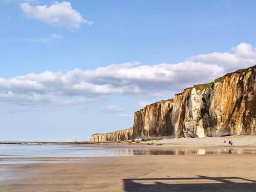 "La Chaumière de Nanou", avec grand jardin et proche de la mer .