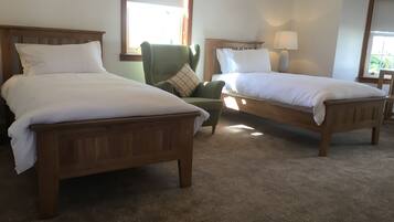 4 slaapkamers, een strijkplank/strijkijzer, reisbedje, wifi