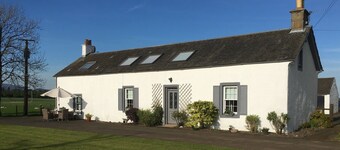 South Doll Farm Cottage - a cottage that sleeps 7 guests in 4 bedrooms
