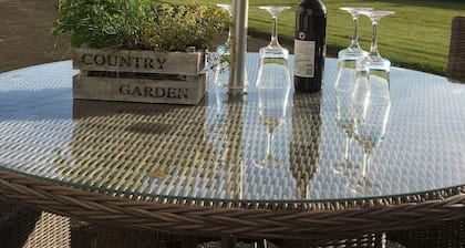 South Doll Farm Cottage - a cottage that sleeps 7 guests in 4 bedrooms