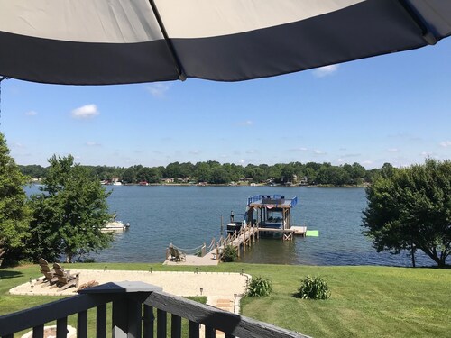 3 Bdrm / 2 Bath Lakefront Bungalow with Amazing Views. 