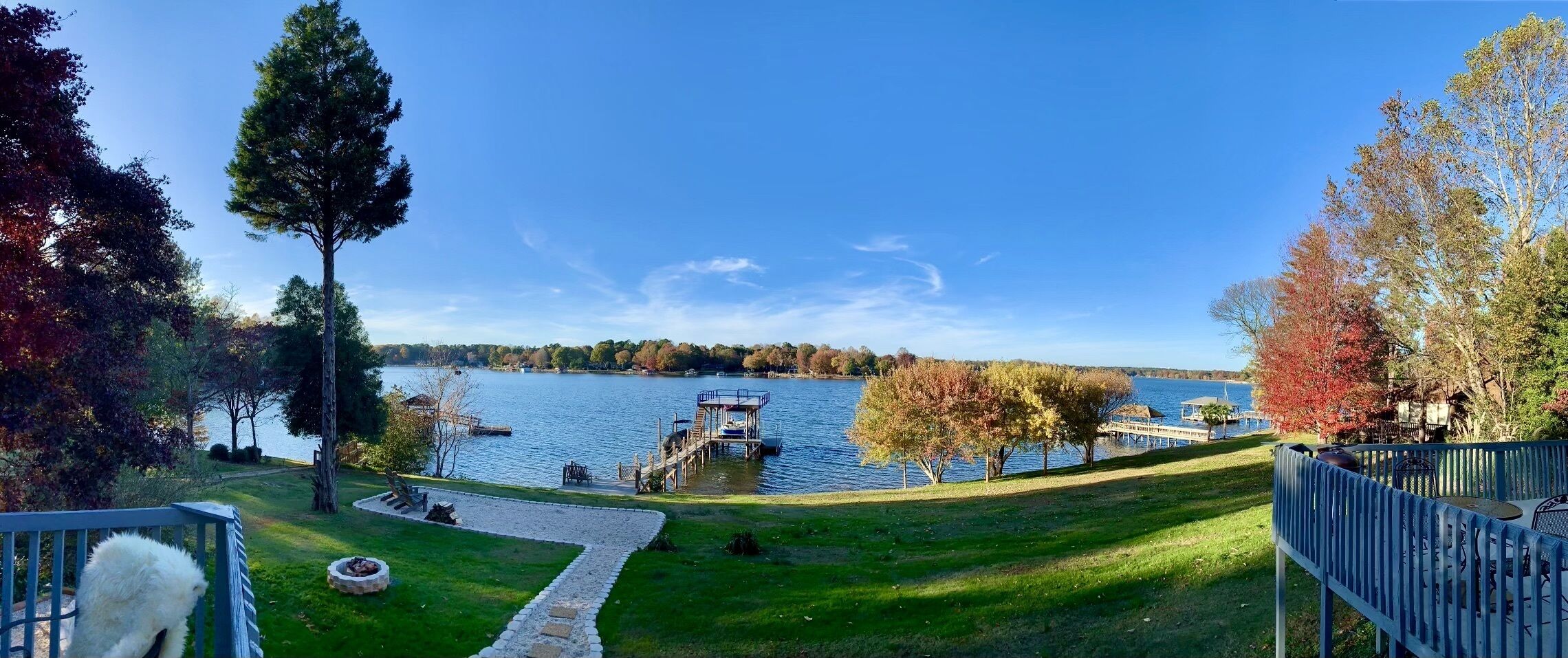 3 Bdrm / 2 Bath Lakefront Bungalow with Amazing Views. 