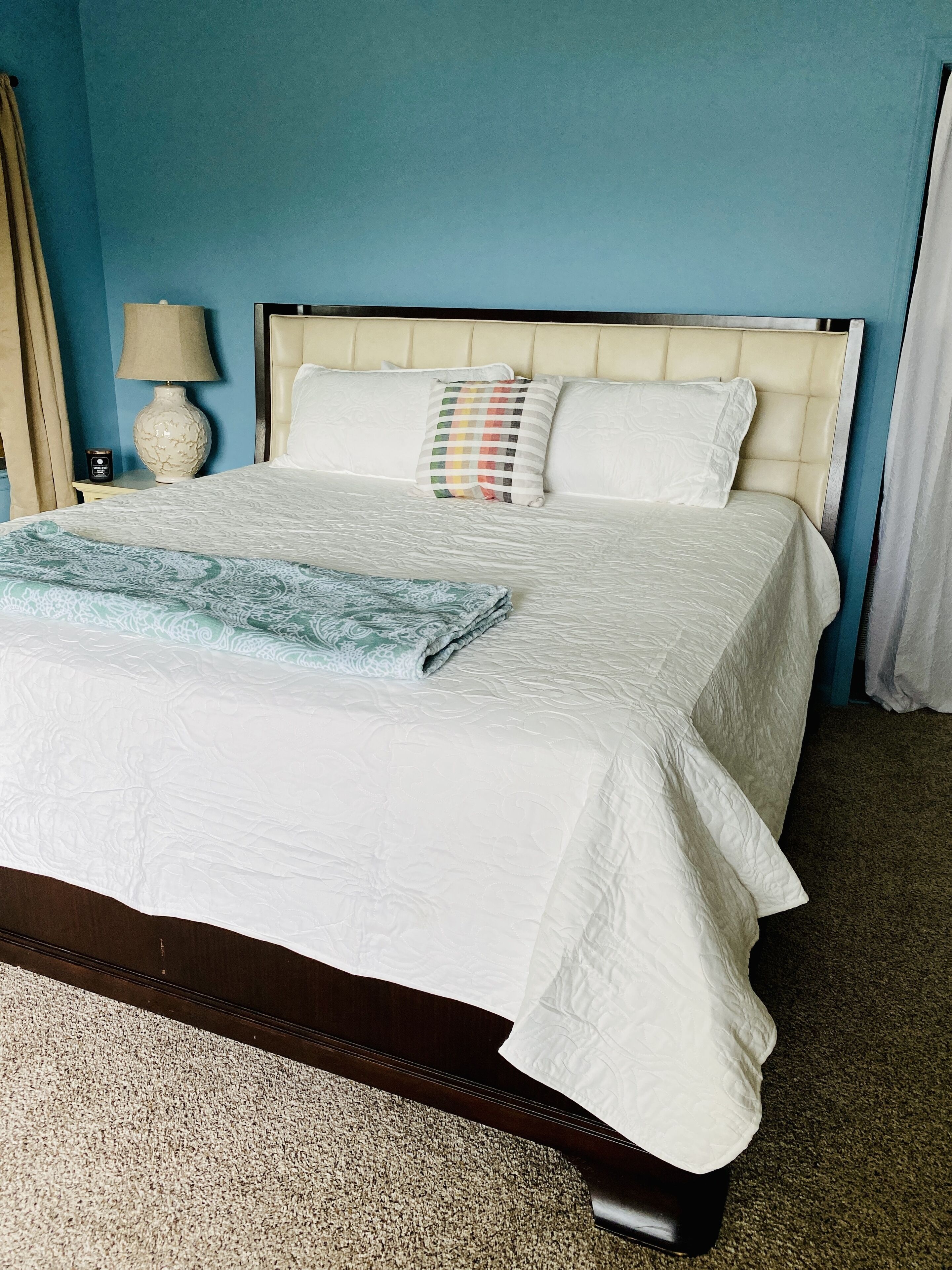 3 bedrooms, desk, iron/ironing board, WiFi (free)