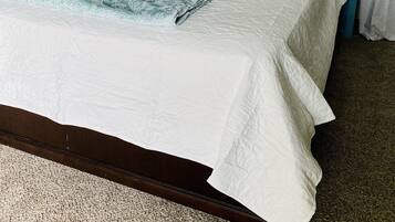 3 bedrooms, desk, iron/ironing board, WiFi (free)