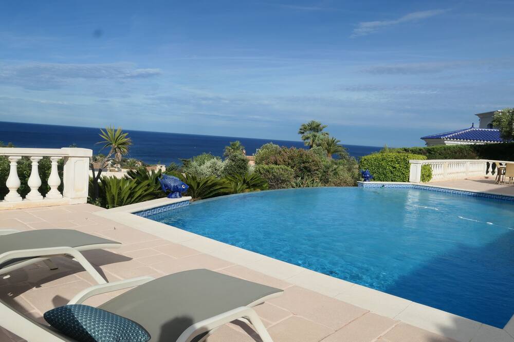 Luxury room with exceptional sea view + swimming pool