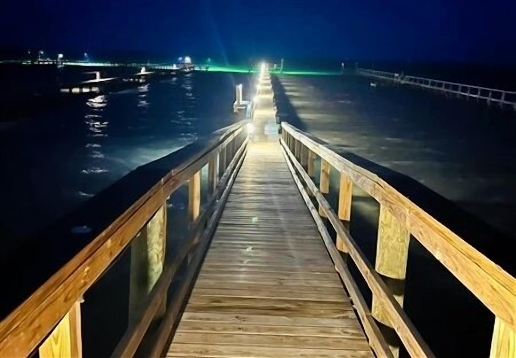2 Bedroom, 2 Bath Home. New Private Fishing Pier!