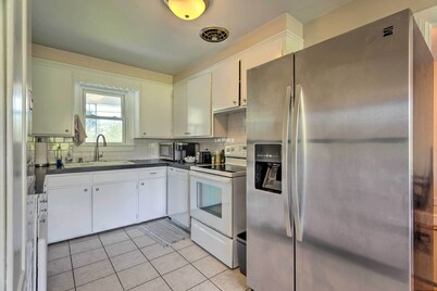 Cozy Middletown Home Near Beaches + Newport!