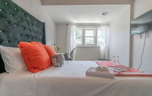 3 camere, una scrivania, Wi-Fi gratuito