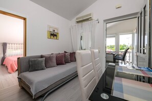 2 عدّة غرف نوم ومكواة/لوح كي وواي فاي مجانًا وملاءات أسرّة