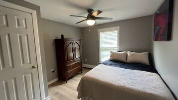 3 bedrooms, memory foam beds, iron/ironing board, free WiFi