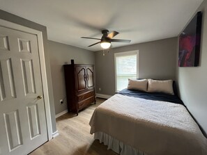 3 bedrooms, memory-foam beds, iron/ironing board, free WiFi