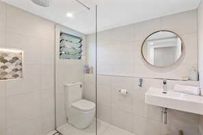 Douche, serviettes fournies