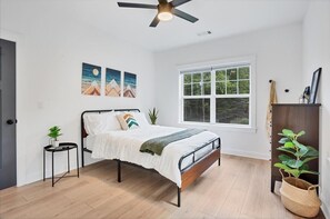 5 bedrooms, iron/ironing board, free WiFi, bed sheets