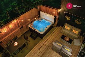 Outdoor spa tub - ⭐ La Marie-Clémentine de Portneuf 🍊 Private hot tub, Pool & Billard ⭐ (Pont-Rouge)