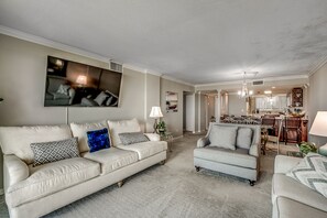 Smart TV, DVD player, stereo - 🌟Oceanfront | Awesome Amenities | Great Views | Carolina Dunes 204🌟 (Myrtle Beach)
