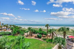 On the beach - 🌟Oceanfront | Awesome Amenities | Great Views | Carolina Dunes 204🌟 (Myrtle Beach)