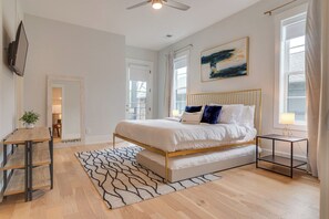 3 habitaciones, tabla de planchar con plancha, wifi y ropa de cama