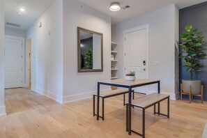 Dining - West End Retreat With Elevator, 3 King Beds, Patio, Spacious Long Term Listing, Sleeping Space for Guests, Perfect for Vanderbilt Students, Walk to Campus, 24 Hr Hospitality (Nashville)