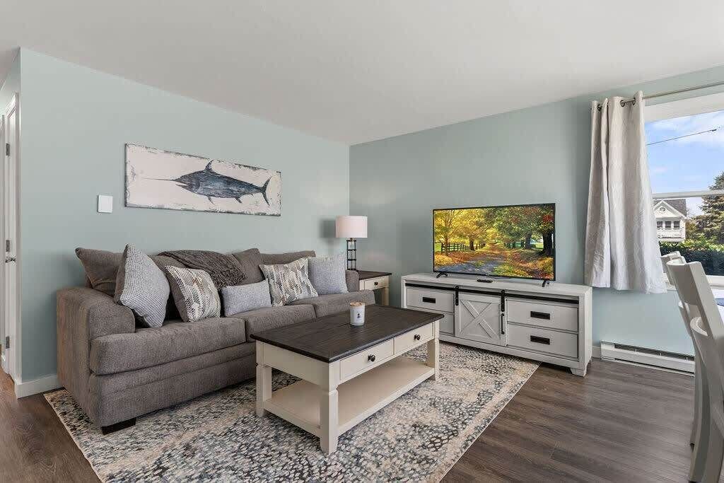 电视、流媒体服务、办公室