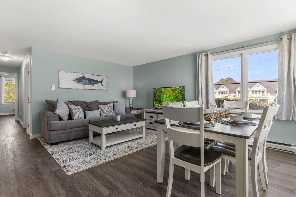 电视、流媒体服务、办公室