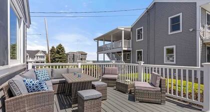 Harbor Serenity | Private Deck | Mins to Beach