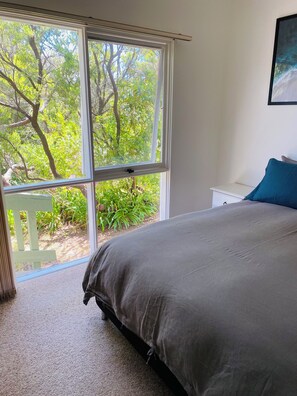 3 bedrooms, WiFi - Your position is assured from this much-loved holiday house (sleep 8). (Rye)