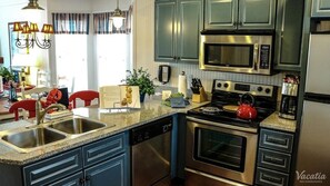 Fridge, oven, stovetop, dishwasher - Branson, MO -Spacious cottage in Resort; 3BD/2BA Heated Pools, Gym, and hot tub! (Branson)