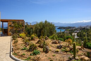 Caja de seguridad en la habitación y decoración personalizada 