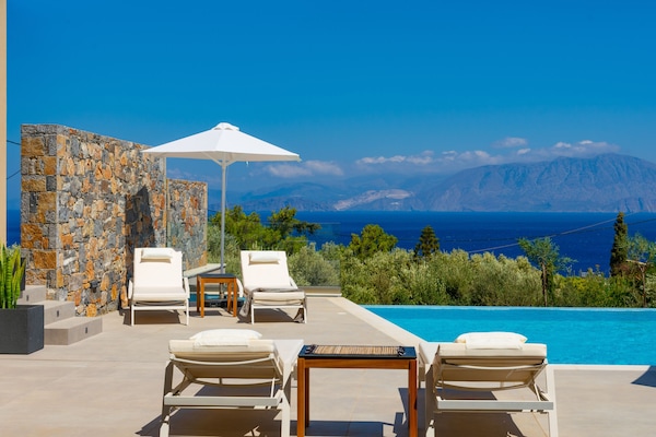 Peti besi dalam bilik, dihias secara berasingan