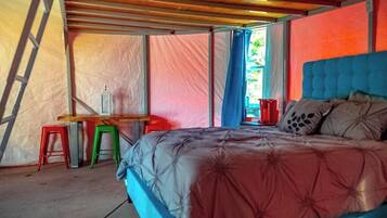 1 bedroom, bed sheets