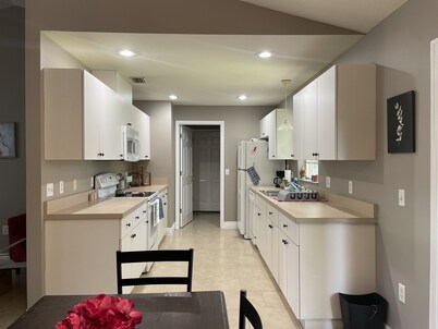 Whole House in San Antonio. Walking Distance to St. Leo University! 