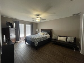 3 habitaciones, escritorio, tabla de planchar con plancha y wifi gratis 