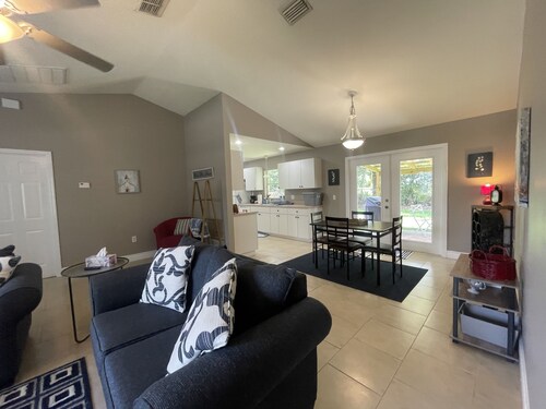 Whole House in San Antonio. Walking Distance to St. Leo University!