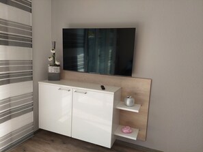 Interior - TOP!!! New build - High-quality and modern DHH, wallbox, electric fireplace, WLAN, close to the lake (Geeste)