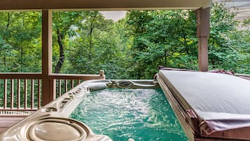 Bain à remous extérieur
