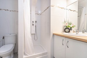 Hair dryer, towels - Ô Rêves Bleus - Two Bedroom Apartment, Sleeps 4 (Saint-Francois)