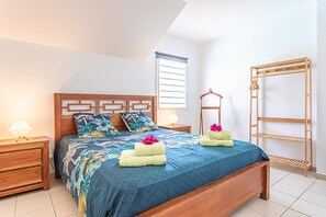 2 dormitorios, tabla de planchar con plancha, wifi gratis y ropa de cama