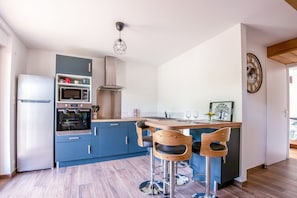 Fridge, microwave, oven, dishwasher