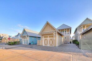 Exterior - Beautiful golf course view home at Palmilla Beach Resort with resort pool (Port Aransas)