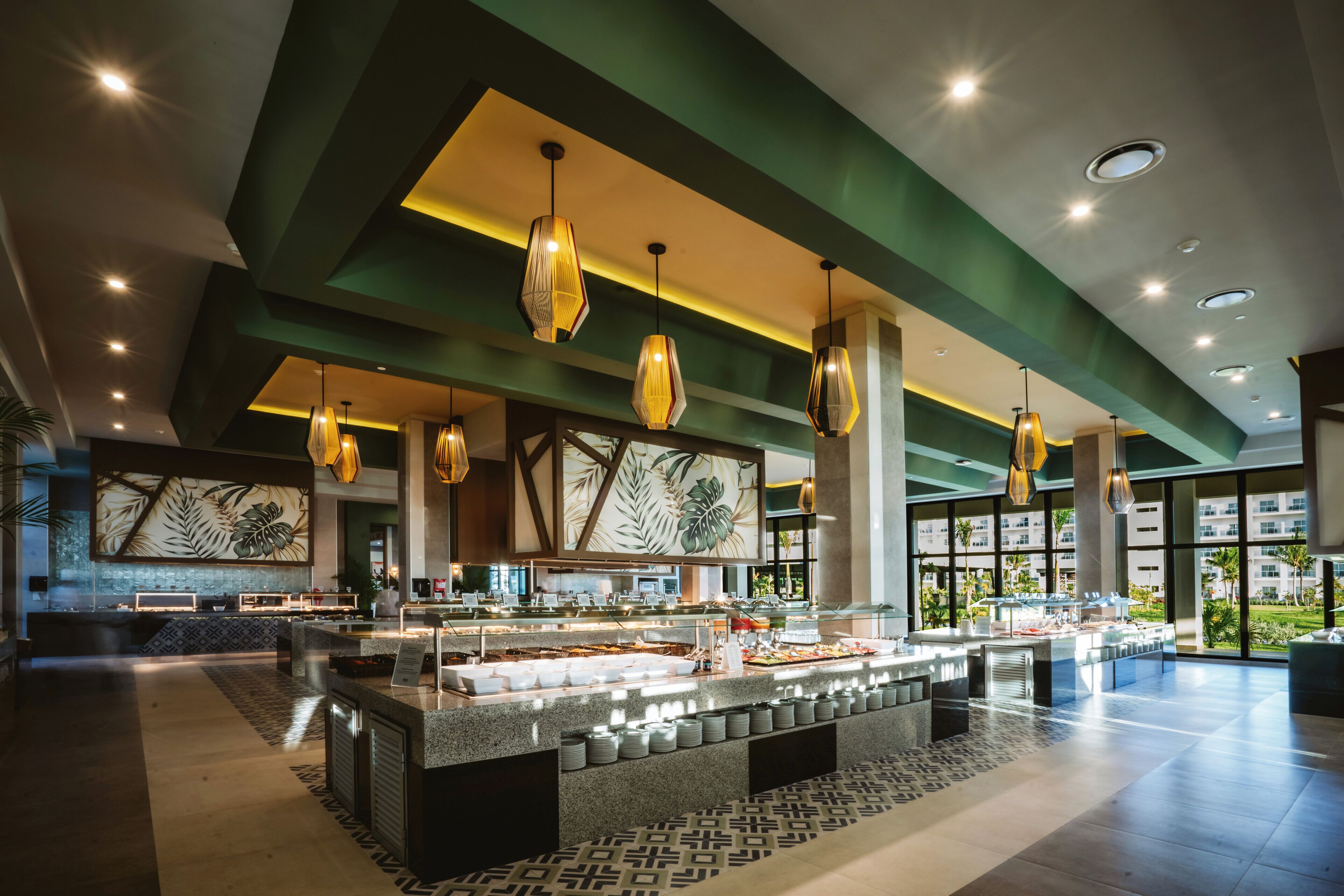 5 restaurants, breakfast, lunch, dinner served; international cuisine