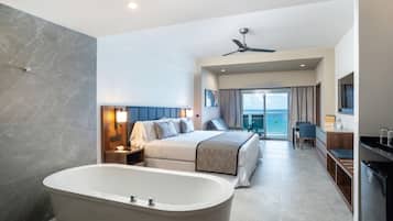 Minibar, caja de seguridad en la habitación y escritorio