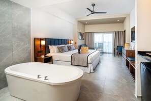 Minibar, in-room safe, desk, blackout drapes - Hotel Riu Palace Kukulkan - Adults Only - All Inclusive (Cancun)