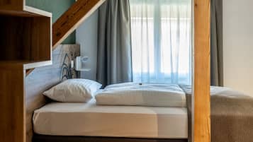 Deluxe egyágyas szoba | Hipoallergén ágynemű, széf a szobában, íróasztal és sötétítőfüggöny