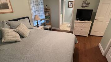 2 Schlafzimmer, Schreibtisch, Bügeleisen/Bügelbrett, Reisekinderbett
