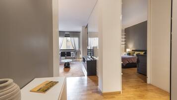 Apartamento superluxo | Área de estar | TV de tela plana 40 polegadas com canais digitais, TV