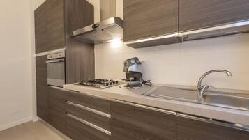 Apartamento superluxo | Cozinha privada | Geladeira, fogão, cooktop, lava-louças