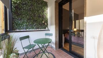 Luxury Apartment | Living area | 40-inch flat-screen TV with digital channels, TV