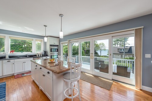 Sand Dollar - Capture stunning sunsets from this beautiful ocean view home