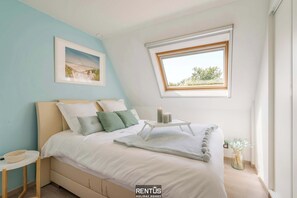 4 Schlafzimmer, Schreibtisch, Reisekinderbett, WLAN