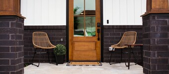 BEAUTIFUL NEW HOME! IN THE MOUNTAINS YET MINUTES TO DOLLYWOOD AND DOWNTOWN